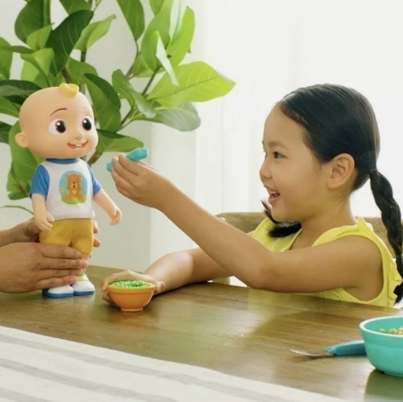 COCOMELON Official Deluxe Interactive JJ Doll With Sounds - Picture 4 of 8